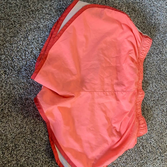 Women’s Nike shorts, worn twice - Picture 2 of 2